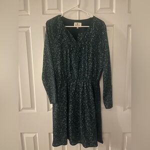 Betsy’s Boutique, green with cream small specks/dots, full length sleeves